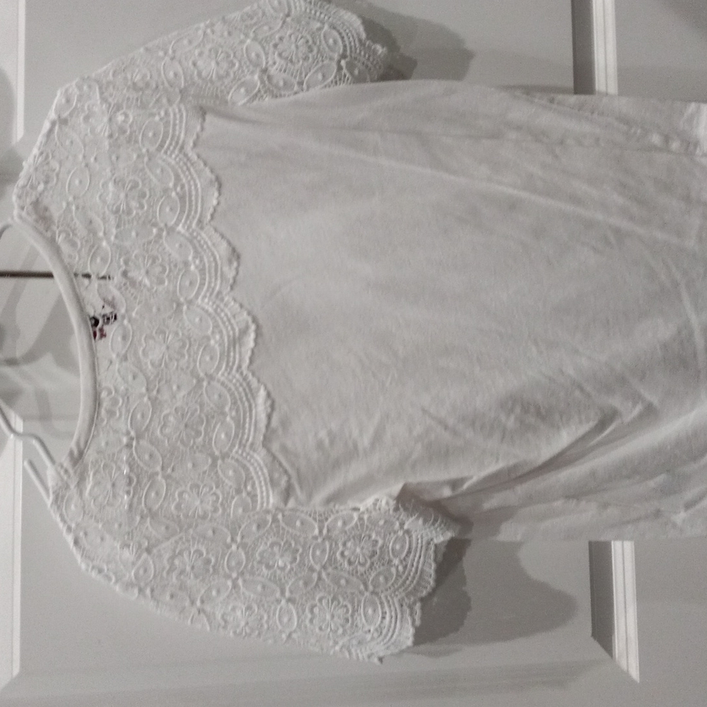 Tshirt - Picture 2 of 2